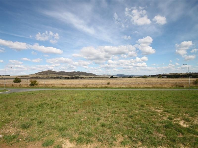 24 Simms Drive, Bungendore NSW 2621