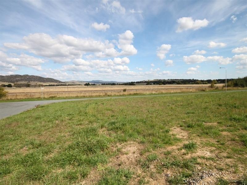 24 Simms Drive, Bungendore NSW 2621