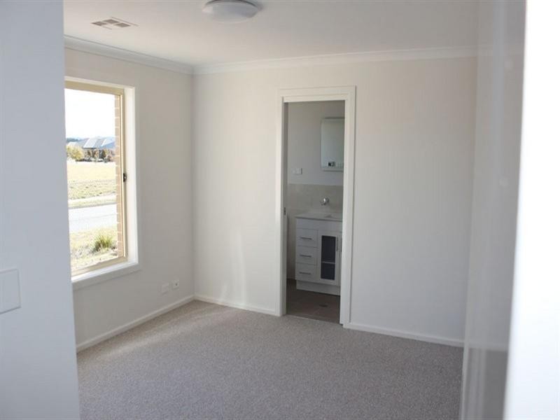 6 Deniston Circuit, Bungendore NSW 2621