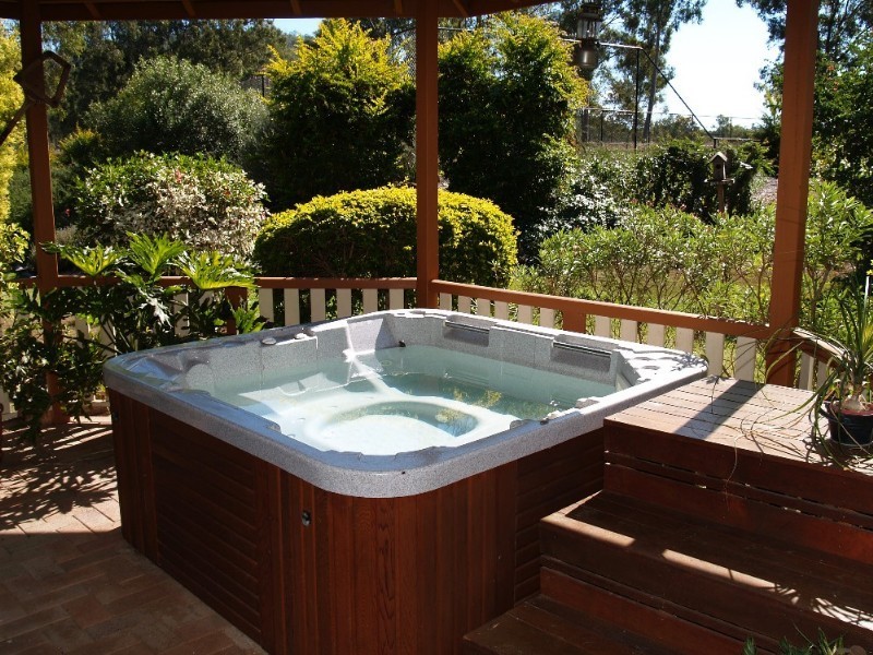 274 Willaura Drive, Esk QLD 4312