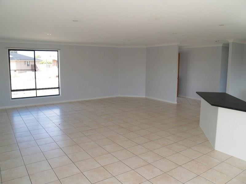 8 Macaranga Crescent, Laidley QLD 4341