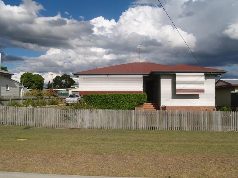 8 Ford Street, Gatton QLD 4343