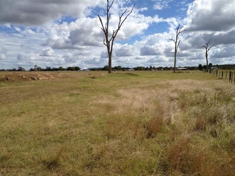 26 Topaz Crescent, Lockyer Waters QLD 4311