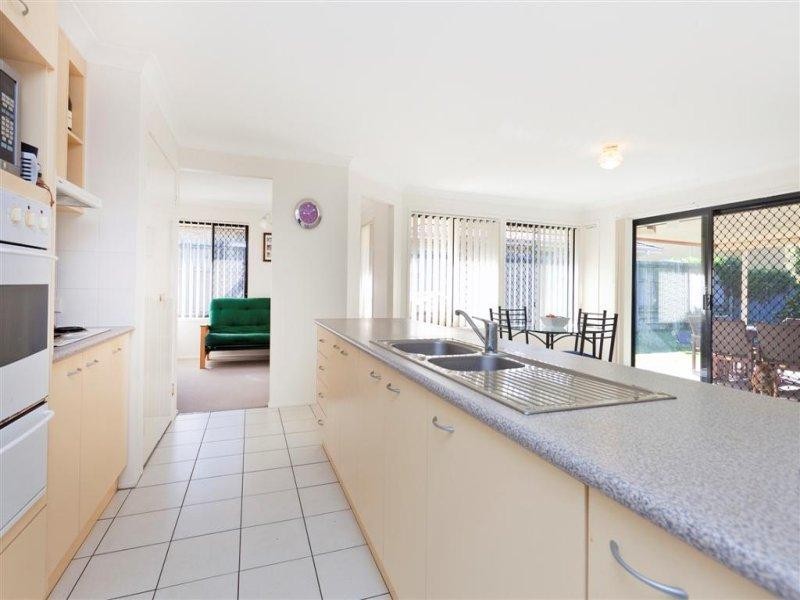 17 Remo Place, Birkdale QLD 4159