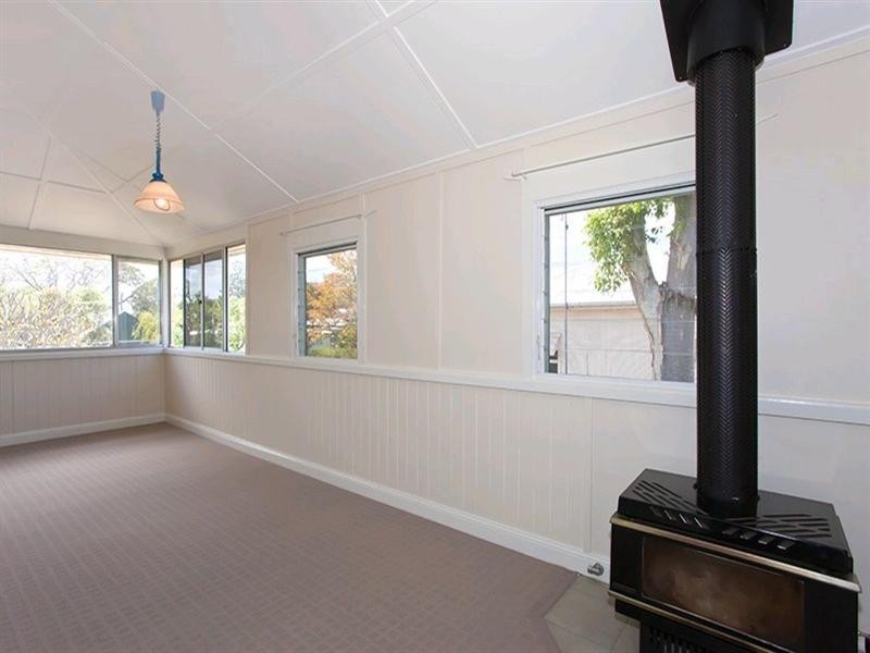 11 Robert Street, Forest Hill QLD 4342