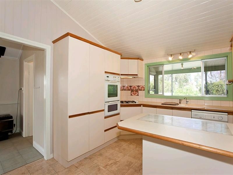 11 Robert Street, Forest Hill QLD 4342