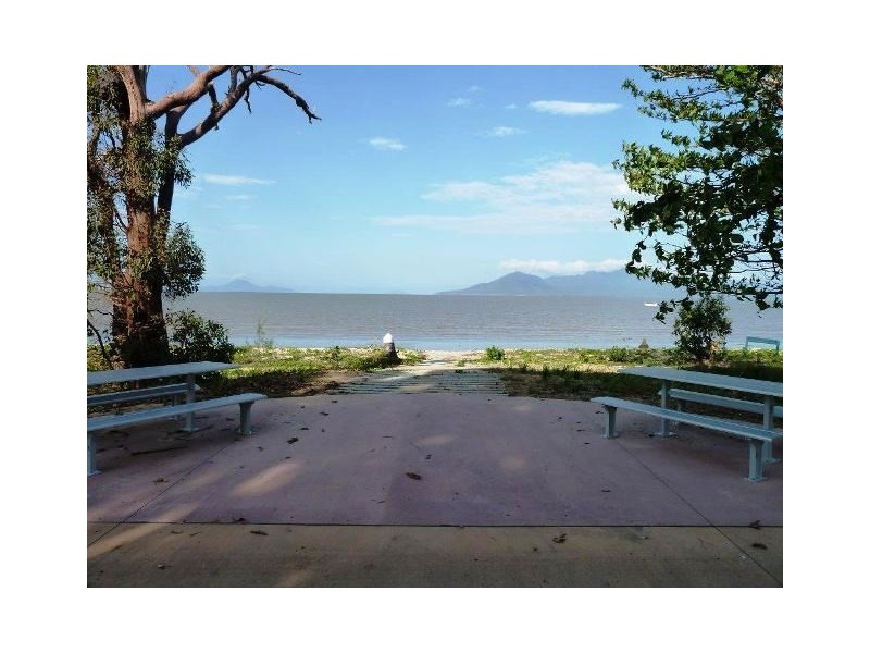 8 Edmondson Close, Cardwell QLD 4849