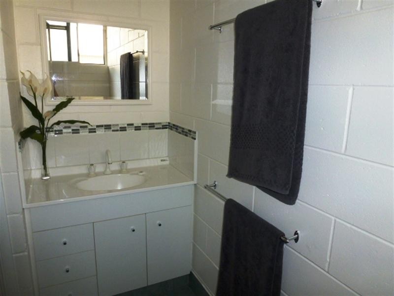 Units 1 and 2/21 Carr Crescent, Lucinda QLD 4850