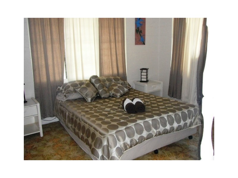 12 Dolphin Cresent, Taylors Beach QLD 4850