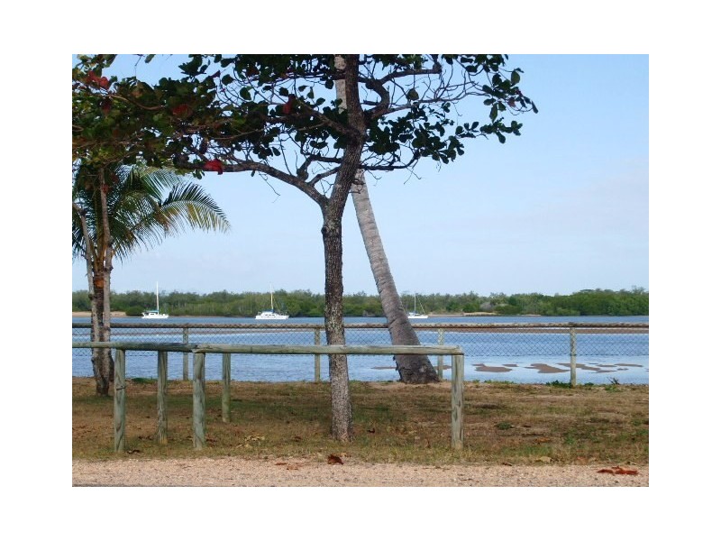 8 Trout Street, Taylors Beach QLD 4850