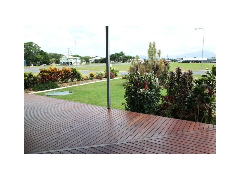 4 Hinchinbrook Court, Halifax QLD 4850