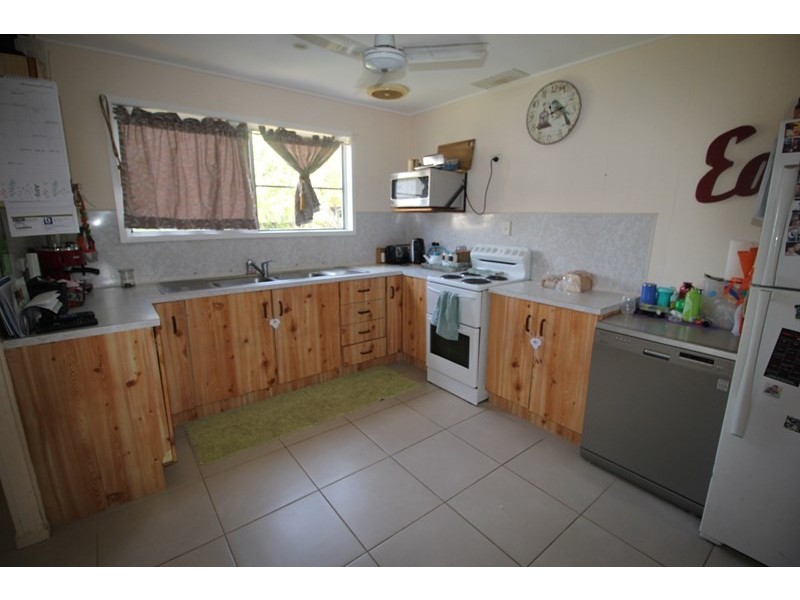 12 Mambrini Street, Halifax QLD 4850