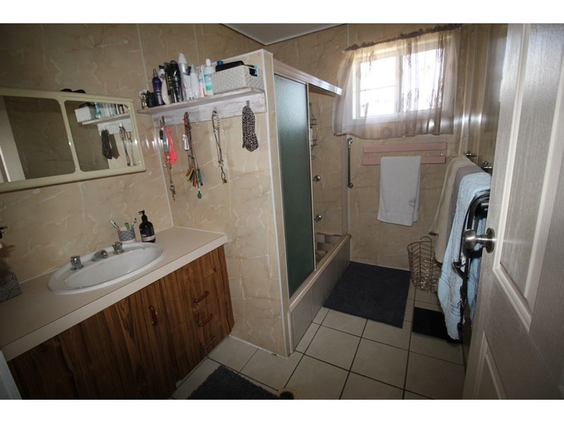 12 Mambrini Street, Halifax QLD 4850