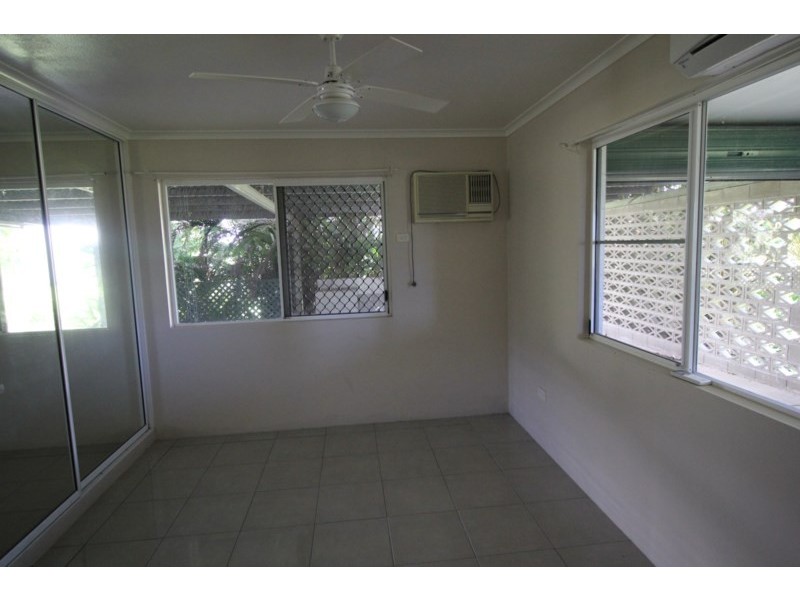 4 Shaws Avenue, Halifax QLD 4850