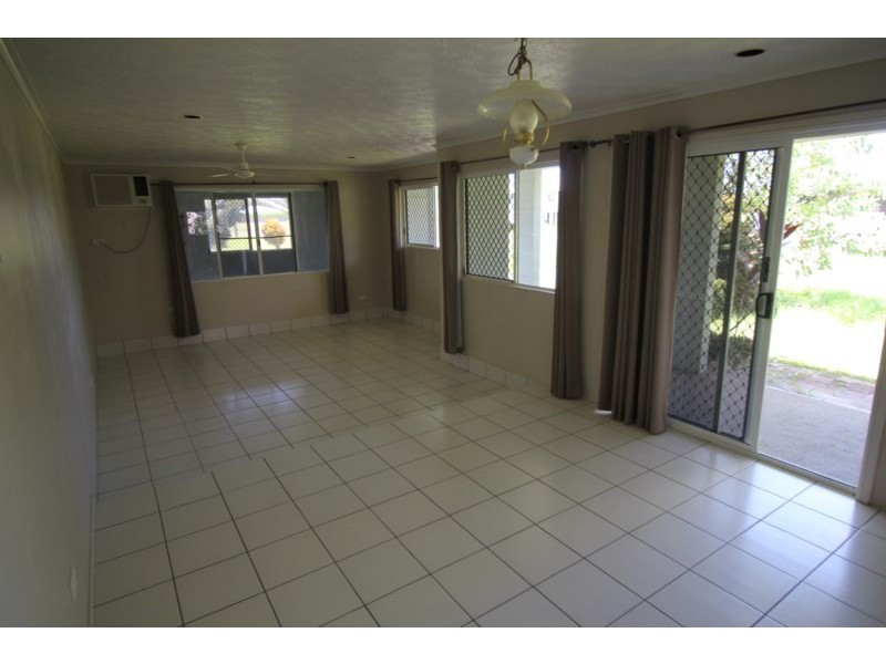 4 Shaws Avenue, Halifax QLD 4850