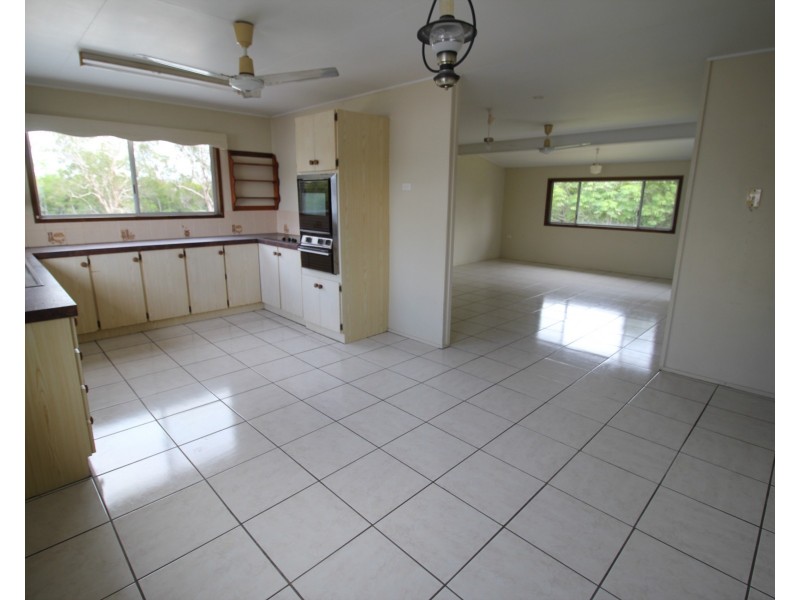 2 Dolphin Crescent, Taylors Beach QLD 4850