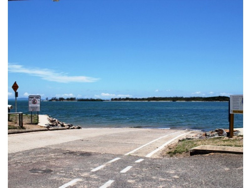 2 Dolphin Crescent, Taylors Beach QLD 4850