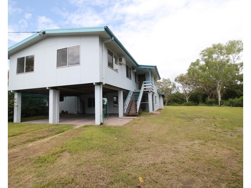 2 Dolphin Crescent, Taylors Beach QLD 4850