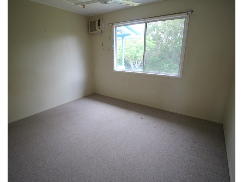 2 Dolphin Crescent, Taylors Beach QLD 4850