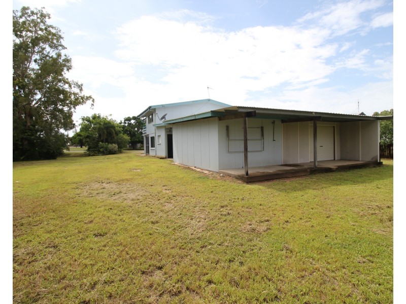 2 Dolphin Crescent, Taylors Beach QLD 4850