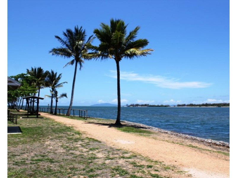 2 Dolphin Crescent, Taylors Beach QLD 4850