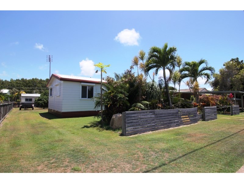 19 Barramundi Street, Taylors Beach QLD 4850