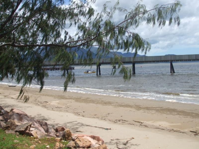 Unit 4/7 Bruce Parade, Lucinda QLD 4850