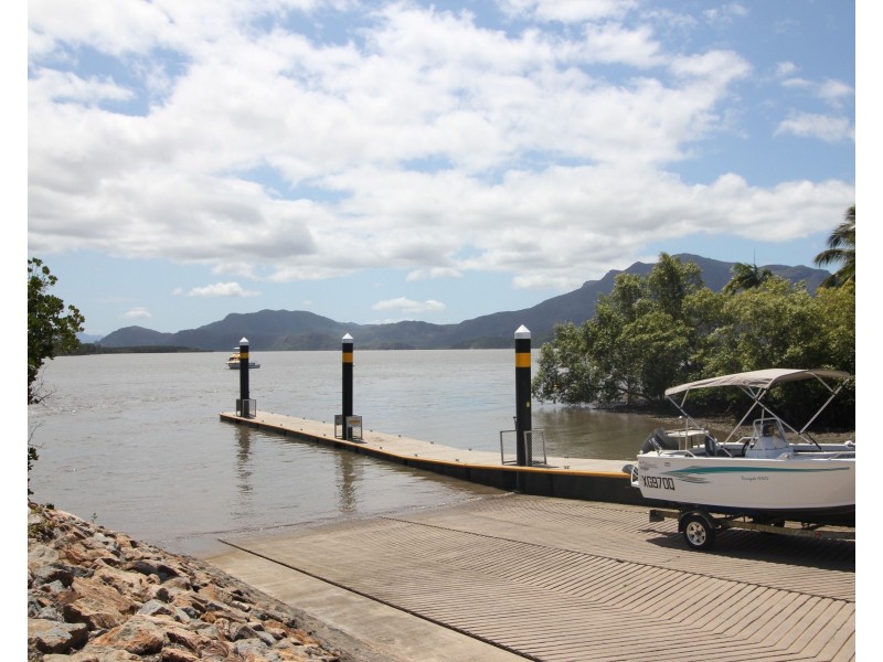 6 Spencer Street, Macknade QLD 4850