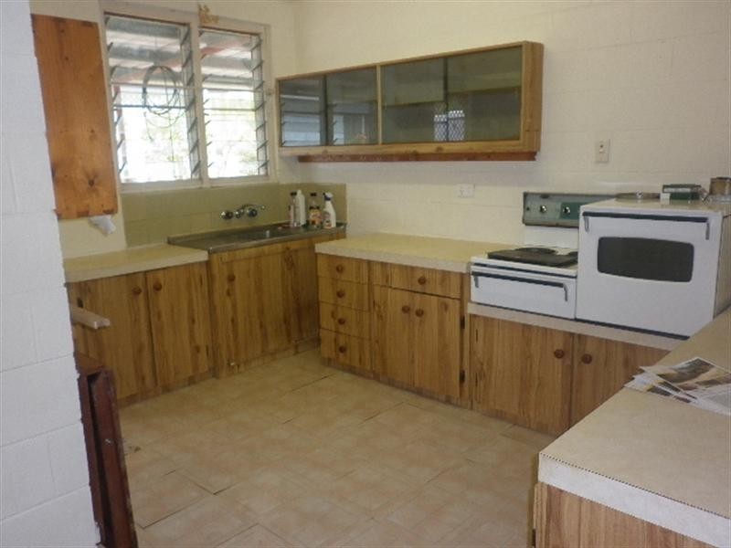 12 Dolphin Cresent, Taylors Beach QLD 4850