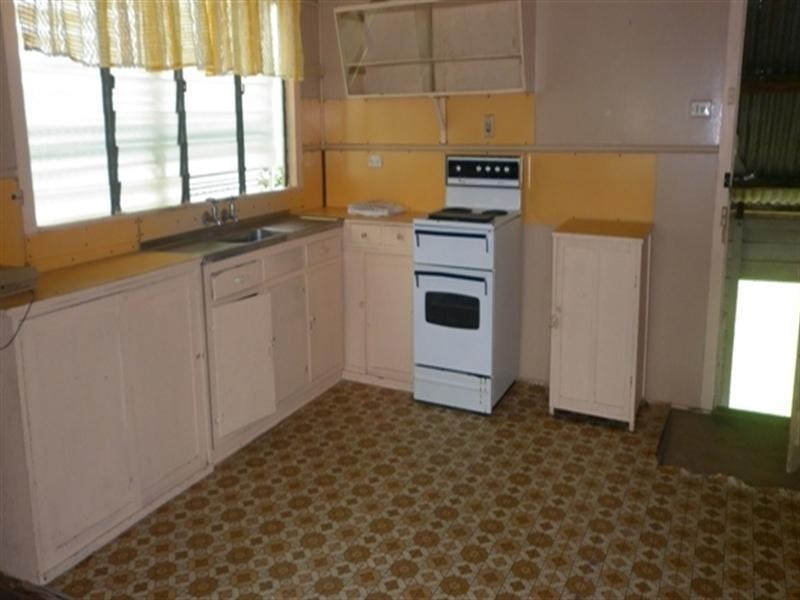 14 Spencer Street, Macknade QLD 4850