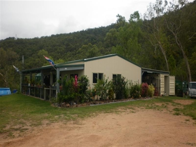 18 Bruce Highway, Bambaroo QLD 4850