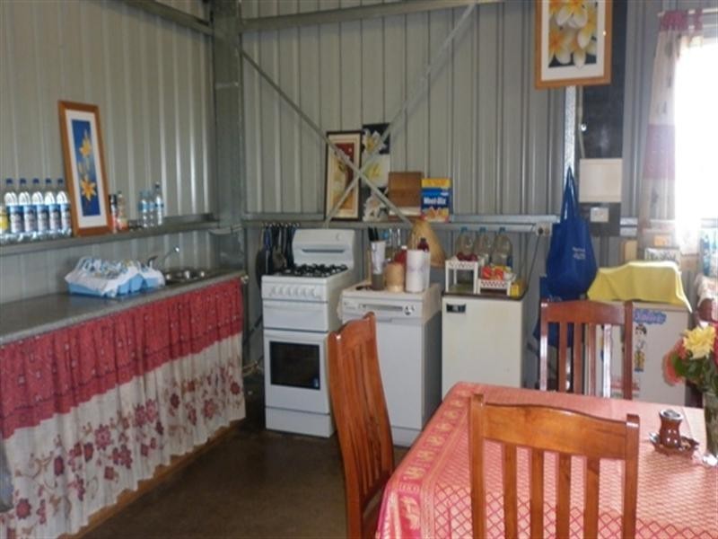 18 Bruce Highway, Bambaroo QLD 4850