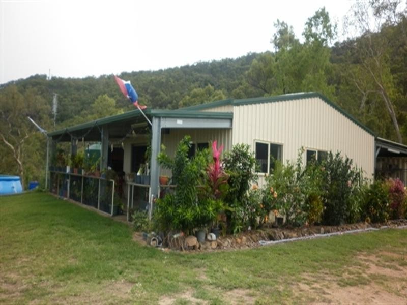 18 Bruce Highway, Bambaroo QLD 4850