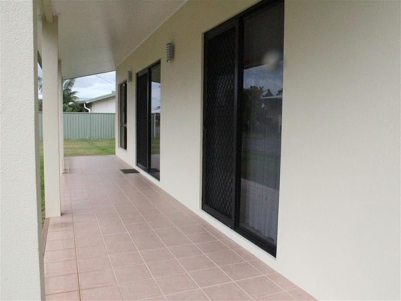 17 Mona Road, Halifax QLD 4850