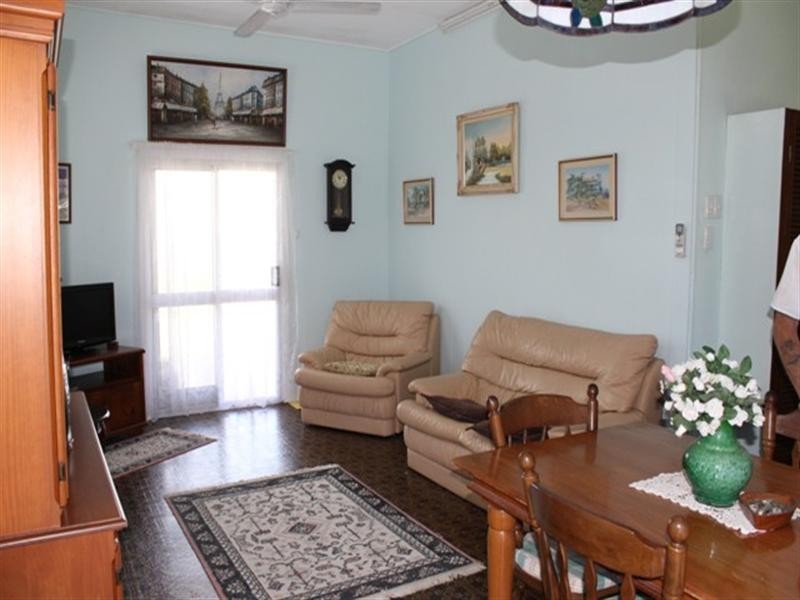 10 Salmon Street, Taylors Beach QLD 4850