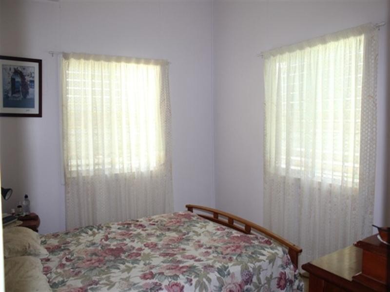 10 Salmon Street, Taylors Beach QLD 4850