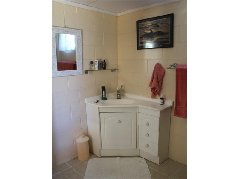 10 Salmon Street, Taylors Beach QLD 4850