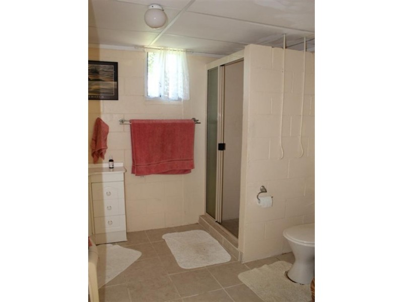 10 Salmon Street, Taylors Beach QLD 4850