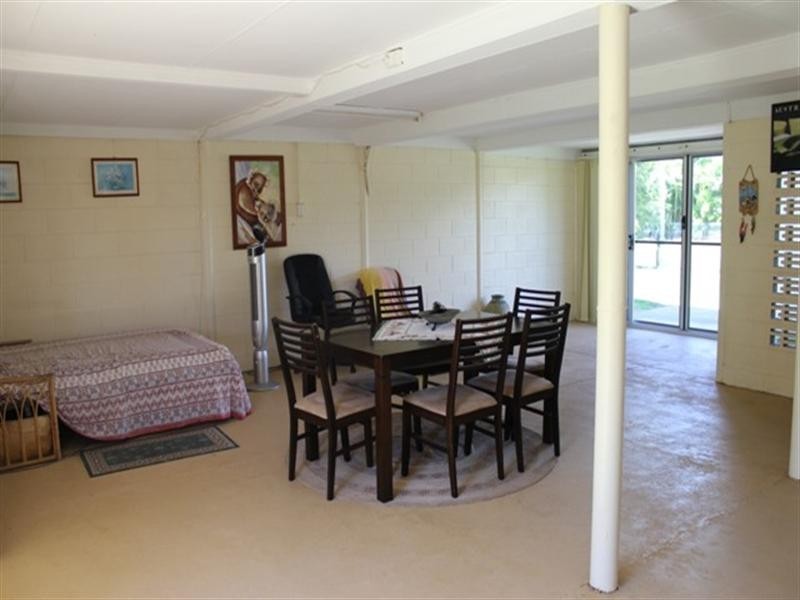 10 Salmon Street, Taylors Beach QLD 4850