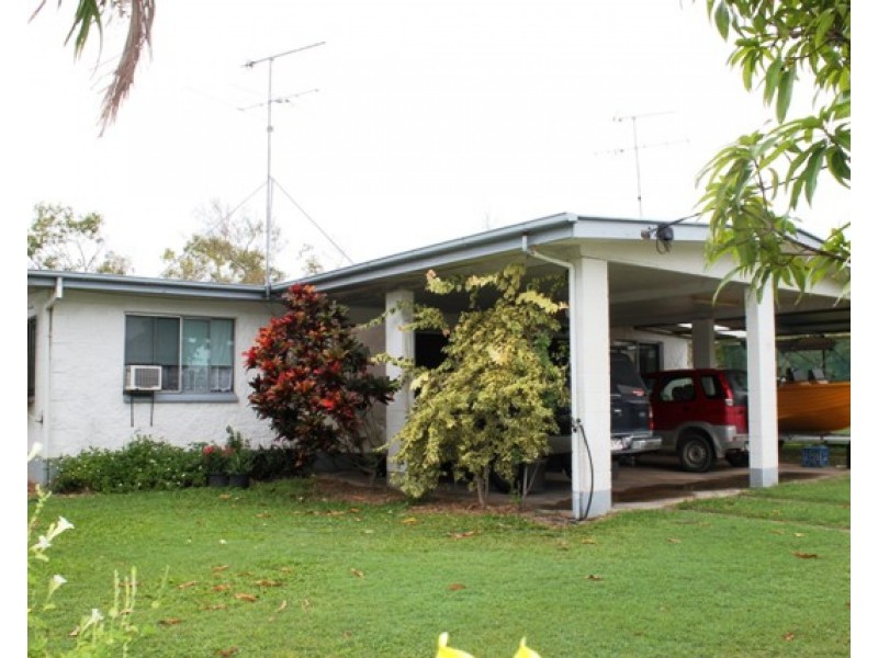 1 Herring Street, Taylors Beach QLD 4850