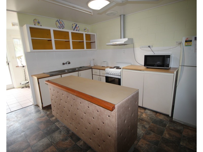 1 Herring Street, Taylors Beach QLD 4850