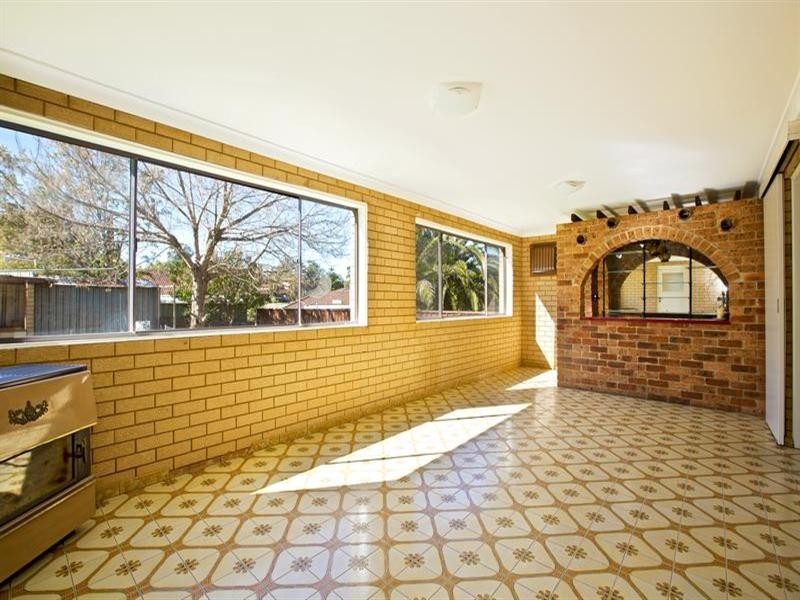 15 Berry Street, Prairiewood NSW 2176