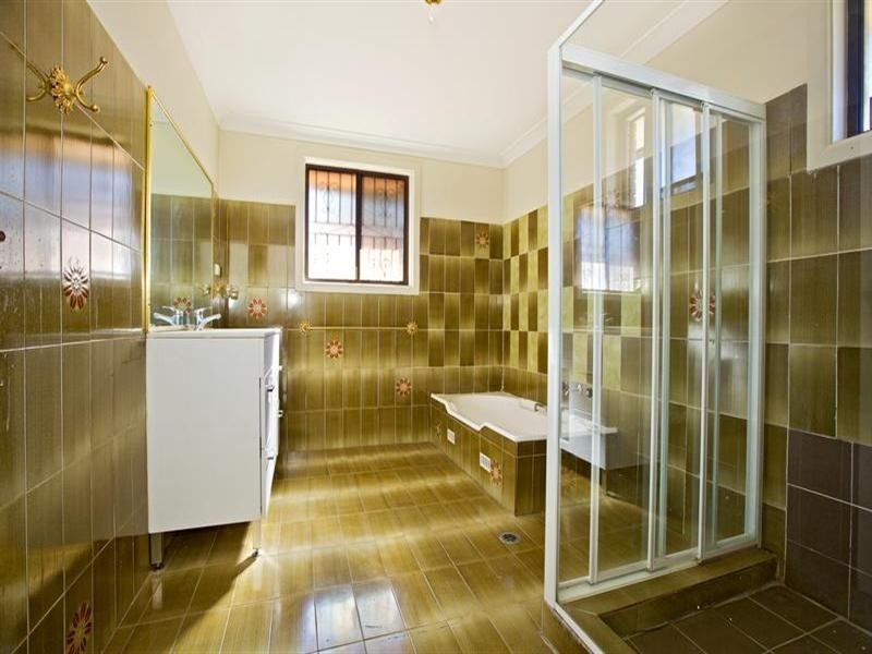 15 Berry Street, Prairiewood NSW 2176