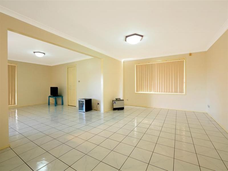 156 Carmichael Drive, West Hoxton NSW 2171