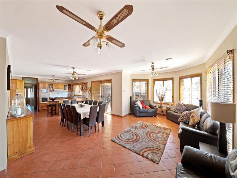 52 Currawong Street, Green Valley NSW 2168