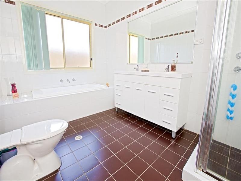 8 Brearley Avenue, Middleton Grange NSW 2171