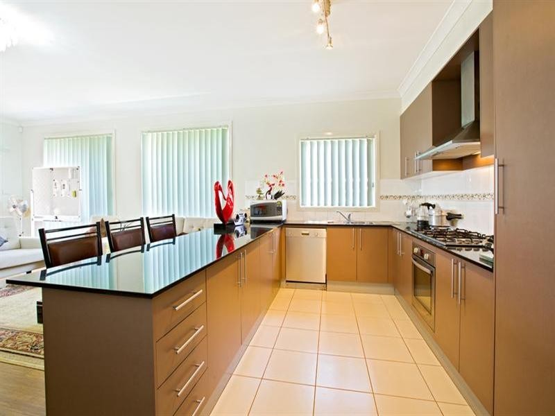 8 Brearley Avenue, Middleton Grange NSW 2171