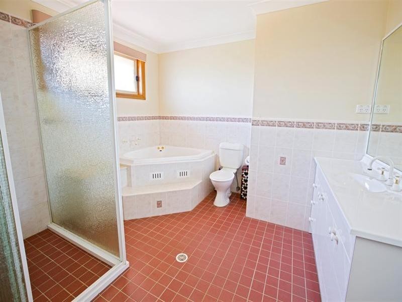 5 Harris Place, West Hoxton NSW 2171