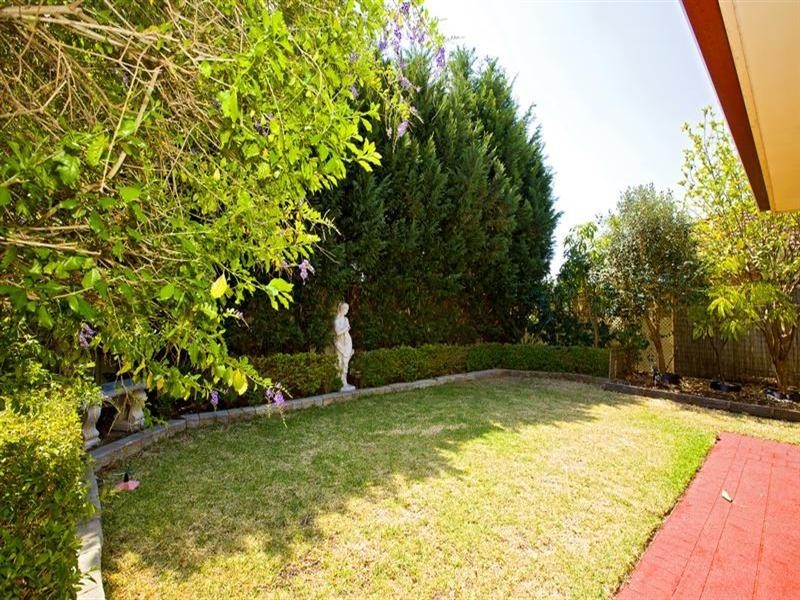 5 Harris Place, West Hoxton NSW 2171