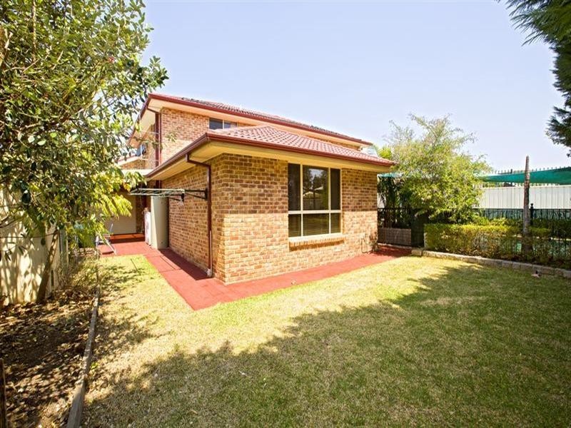 5 Harris Place, West Hoxton NSW 2171